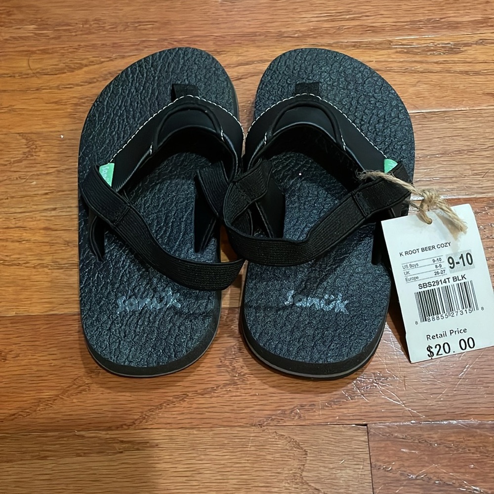 🍀 Sanuk Black Flip Flops with Green Accents boys size 9-10
NWT - Picture 2 of 5